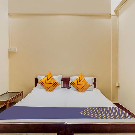 สปอต ออน 45283 นิว อุษากาล ลอดจิ้ง แอนด์ บอร์ดดิ้ง Hotel Nirmal  ภายนอก รูปภาพ