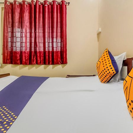 สปอต ออน 45283 นิว อุษากาล ลอดจิ้ง แอนด์ บอร์ดดิ้ง Hotel Nirmal  ภายนอก รูปภาพ