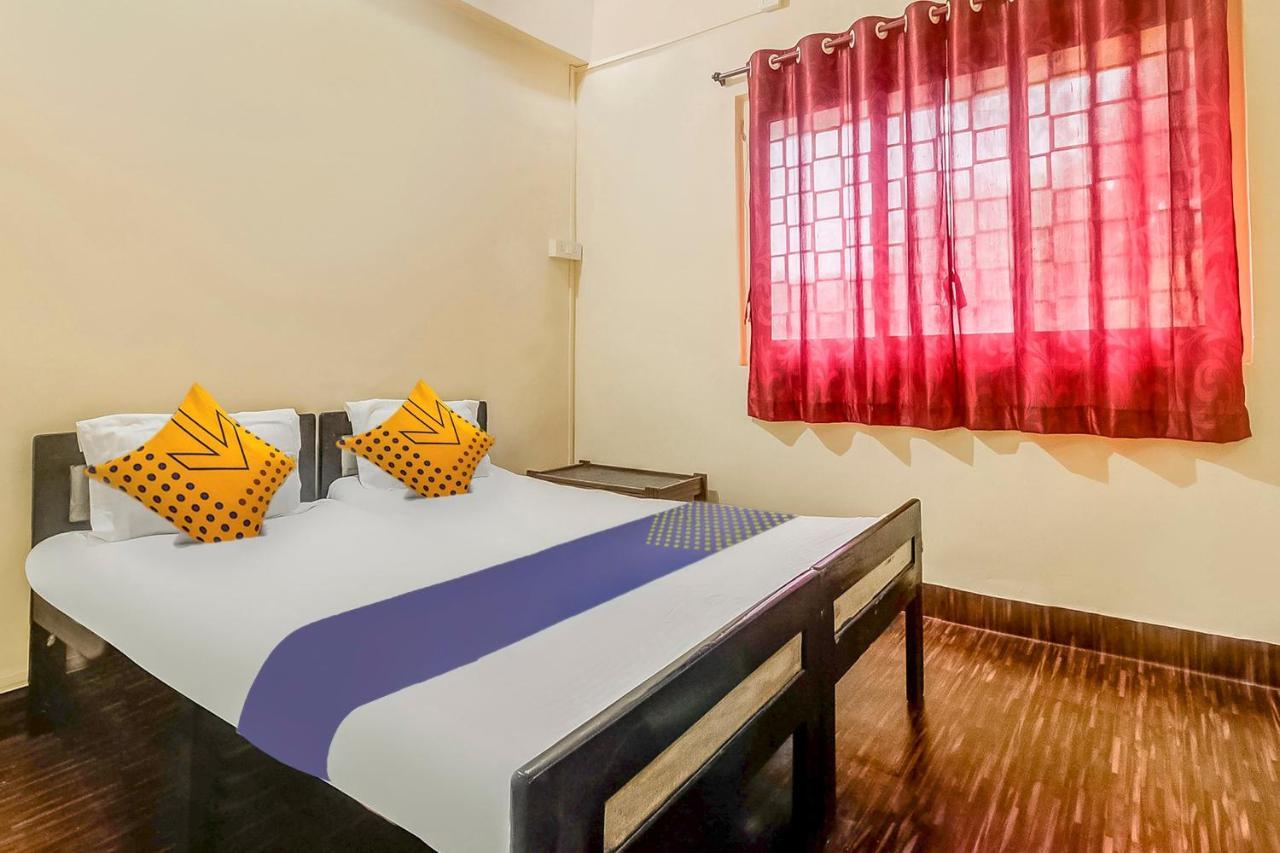 สปอต ออน 45283 นิว อุษากาล ลอดจิ้ง แอนด์ บอร์ดดิ้ง Hotel Nirmal  ภายนอก รูปภาพ
