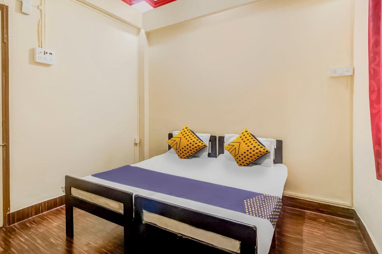 สปอต ออน 45283 นิว อุษากาล ลอดจิ้ง แอนด์ บอร์ดดิ้ง Hotel Nirmal  ภายนอก รูปภาพ