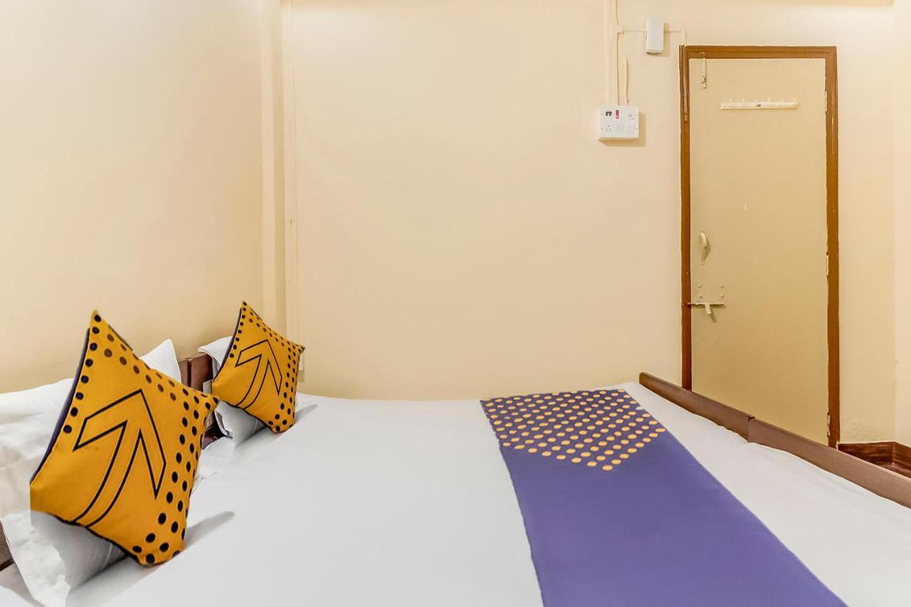 สปอต ออน 45283 นิว อุษากาล ลอดจิ้ง แอนด์ บอร์ดดิ้ง Hotel Nirmal  ภายนอก รูปภาพ