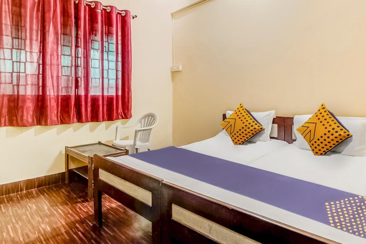สปอต ออน 45283 นิว อุษากาล ลอดจิ้ง แอนด์ บอร์ดดิ้ง Hotel Nirmal  ภายนอก รูปภาพ