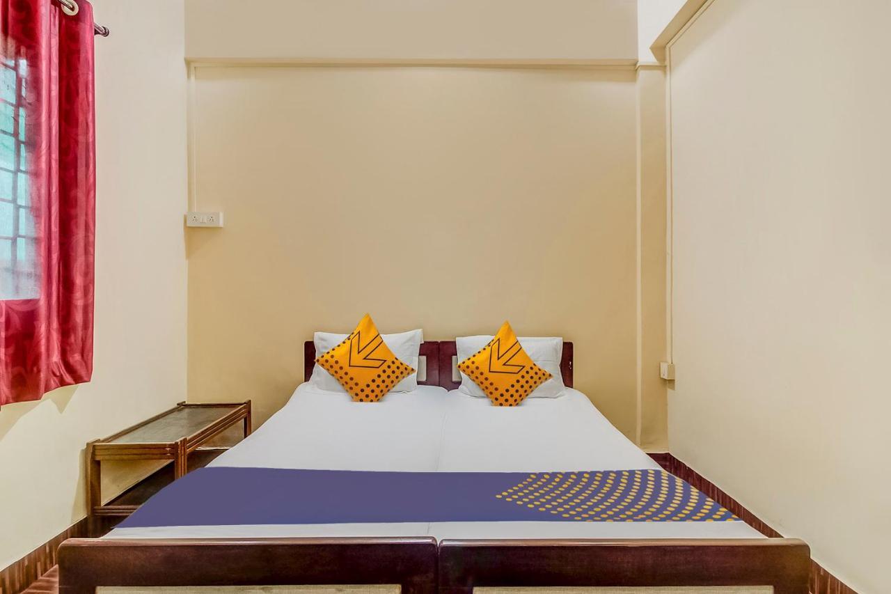 สปอต ออน 45283 นิว อุษากาล ลอดจิ้ง แอนด์ บอร์ดดิ้ง Hotel Nirmal  ภายนอก รูปภาพ