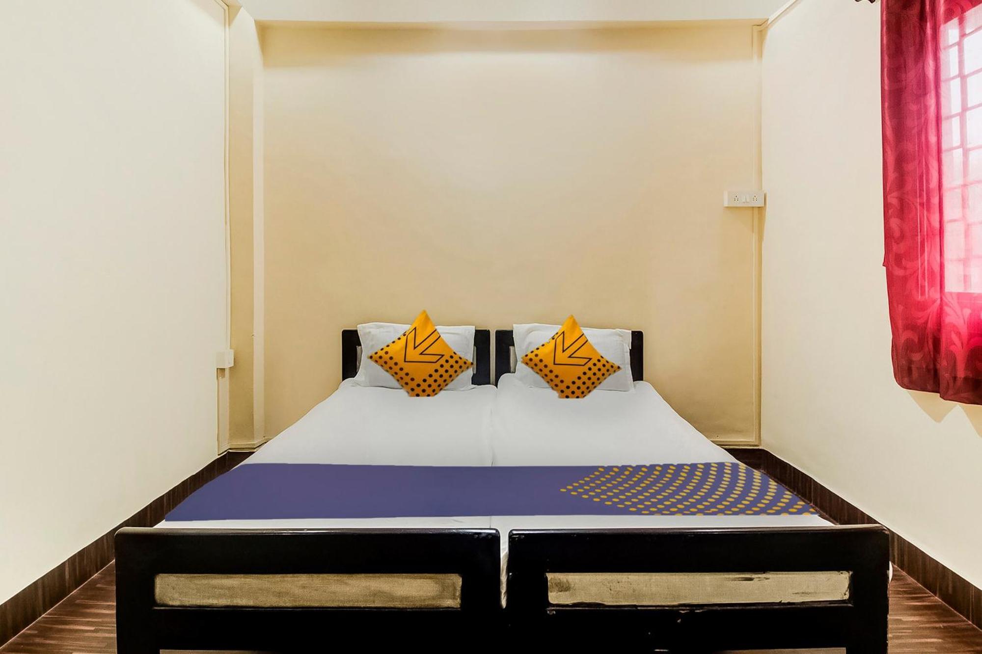 สปอต ออน 45283 นิว อุษากาล ลอดจิ้ง แอนด์ บอร์ดดิ้ง Hotel Nirmal  ภายนอก รูปภาพ