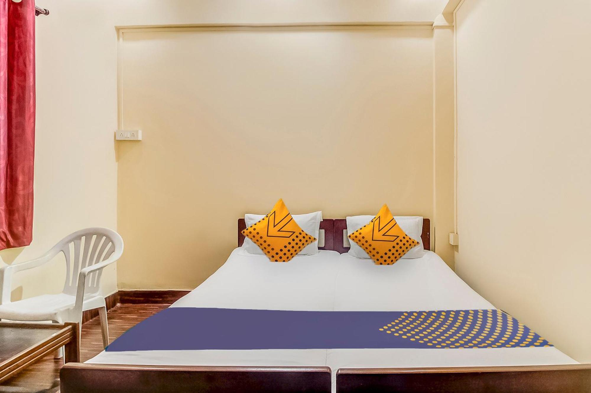 สปอต ออน 45283 นิว อุษากาล ลอดจิ้ง แอนด์ บอร์ดดิ้ง Hotel Nirmal  ภายนอก รูปภาพ