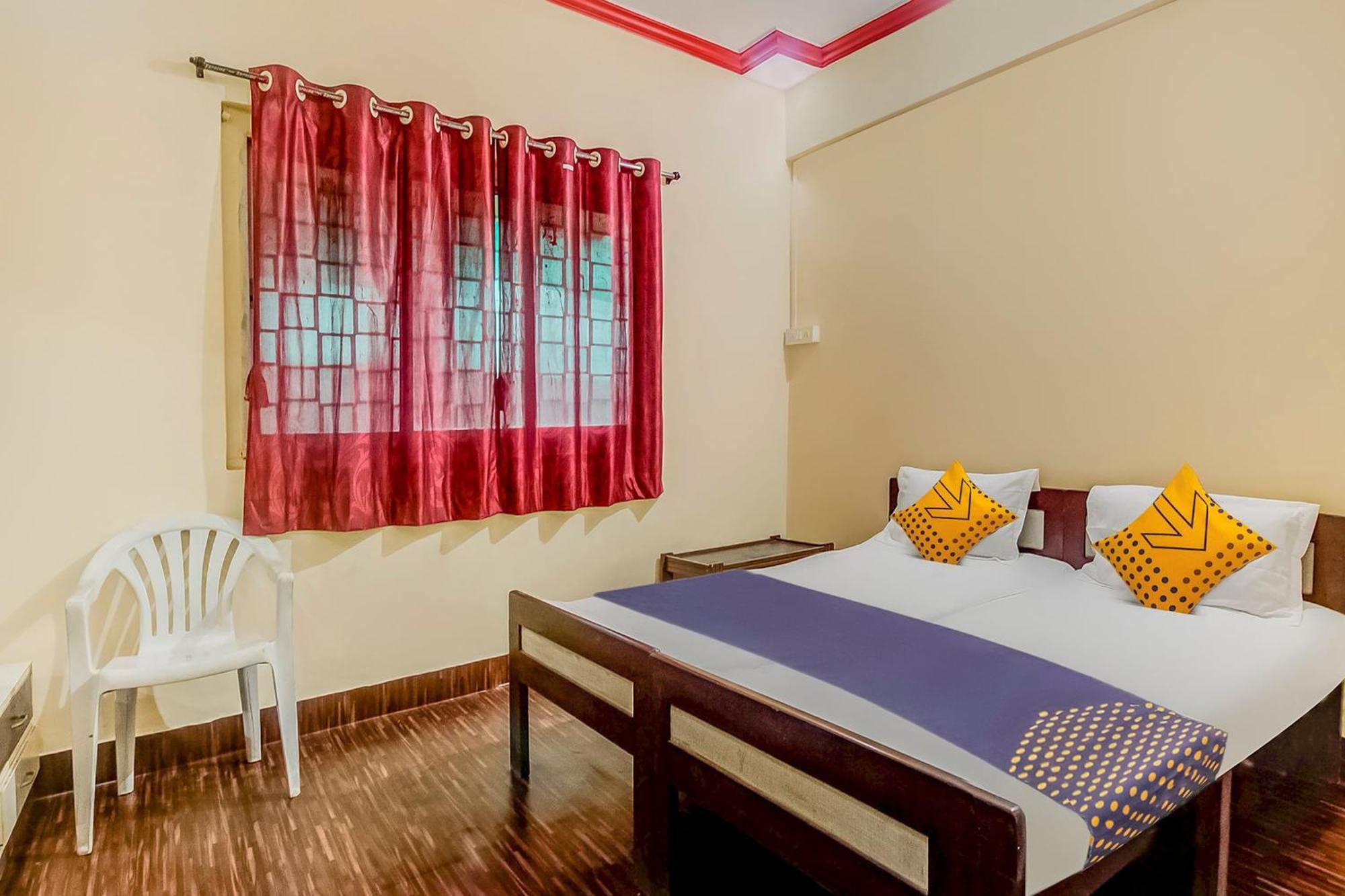สปอต ออน 45283 นิว อุษากาล ลอดจิ้ง แอนด์ บอร์ดดิ้ง Hotel Nirmal  ภายนอก รูปภาพ
